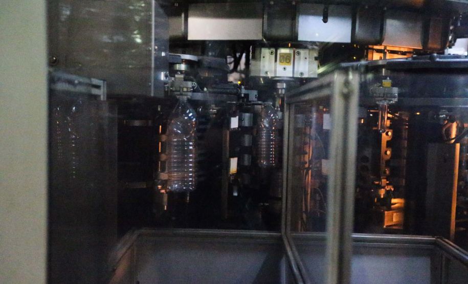 Feito no parana Coamo FEITO NO PARANA - Coamo cooperativa agro-industrial , a maior cooperativa da América Latina, com sede em Campo Mourão. Tem na linha alimentícia as marcas Primê, Sollus, Dualis e Anniela produz óleo de soja refinado, café torrado e moído, margarinas, farinha de trigo e gordura vegetal hidrogenada. 09/10/2020 - Foto: Geraldo Bubniak/AEN