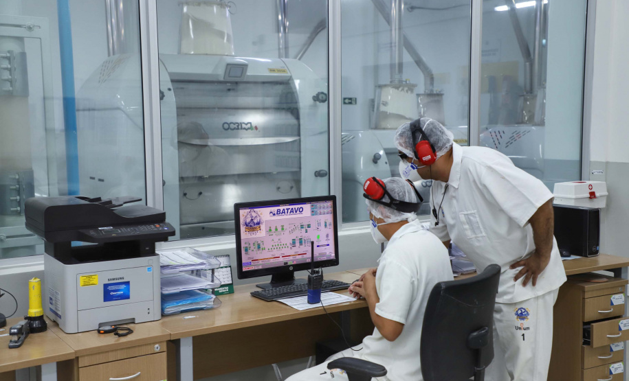 Em Ponta Grossa, o moinho Herança Holandesa, do grupo Unium - que reúne as cooperativas Frísia, Castrolanda e Capal - foi pensado para produzir farinhas especiais para linhas industriais do mercado B2B, como é conhecida a produção para outras marcas.
No entanto, em 2017, a empresa investiu em tecnologia, ampliou seu mix e iniciou a produção de farinhas para uso doméstico.