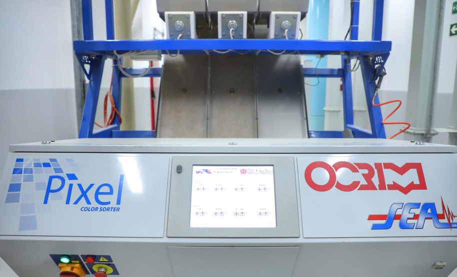 Em Ponta Grossa, o moinho Herança Holandesa, do grupo Unium - que reúne as cooperativas Frísia, Castrolanda e Capal - foi pensado para produzir farinhas especiais para linhas industriais do mercado B2B, como é conhecida a produção para outras marcas.
No entanto, em 2017, a empresa investiu em tecnologia, ampliou seu mix e iniciou a produção de farinhas para uso doméstico.