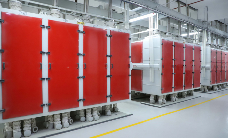 Em Ponta Grossa, o moinho Herança Holandesa, do grupo Unium - que reúne as cooperativas Frísia, Castrolanda e Capal - foi pensado para produzir farinhas especiais para linhas industriais do mercado B2B, como é conhecida a produção para outras marcas.
No entanto, em 2017, a empresa investiu em tecnologia, ampliou seu mix e iniciou a produção de farinhas para uso doméstico.