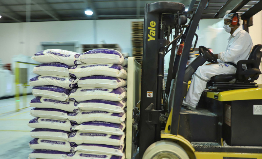 Em Ponta Grossa, o moinho Herança Holandesa, do grupo Unium - que reúne as cooperativas Frísia, Castrolanda e Capal - foi pensado para produzir farinhas especiais para linhas industriais do mercado B2B, como é conhecida a produção para outras marcas.
No entanto, em 2017, a empresa investiu em tecnologia, ampliou seu mix e iniciou a produção de farinhas para uso doméstico.