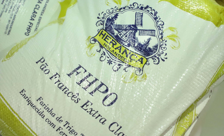 Em Ponta Grossa, o moinho Herança Holandesa, do grupo Unium - que reúne as cooperativas Frísia, Castrolanda e Capal - foi pensado para produzir farinhas especiais para linhas industriais do mercado B2B, como é conhecida a produção para outras marcas.
No entanto, em 2017, a empresa investiu em tecnologia, ampliou seu mix e iniciou a produção de farinhas para uso doméstico.