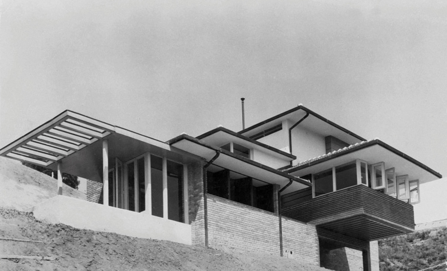 O Museu Oscar Niemeyer (MON) leva a exposição “Artigas, nos Pormenores um Universo” a Ponta Grossa, num projeto de itinerância. A mostra reúne maquetes do arquiteto curitibano João Batista Vilanova Artigas (1915-1985) e poderá ser vista a partir do dia 26 de novembro, no Museu Campos Gerais.