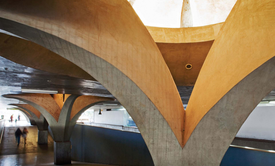 O Museu Oscar Niemeyer (MON) leva a exposição “Artigas, nos Pormenores um Universo” a Ponta Grossa, num projeto de itinerância. A mostra reúne maquetes do arquiteto curitibano João Batista Vilanova Artigas (1915-1985) e poderá ser vista a partir do dia 26 de novembro, no Museu Campos Gerais.