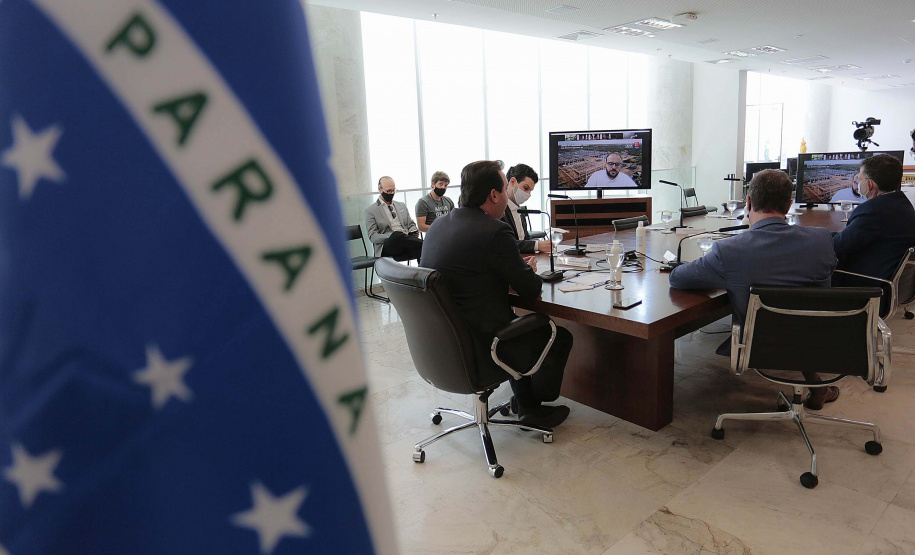 Curitiba -23-11-2020 - Governador do Paraná Carlos Massa Ratinho Junior e os Secretários Eduardo Bekin (investe Paraná), Claudio Stabile ( Sanepar) e Eduardo Slaviero Pimentel durante reunião com investidores de infraestrutura no Estado do Paraná - Foto: Jonathan Campos/ AEN