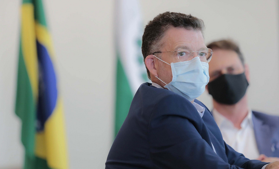 Curitiba -23-11-2020 - Governador do Paraná Carlos Massa Ratinho Junior e os Secretários Eduardo Bekin (investe Paraná), Claudio Stabile ( Sanepar) e Eduardo Slaviero Pimentel durante reunião com investidores de infraestrutura no Estado do Paraná - Foto: Jonathan Campos/ AEN