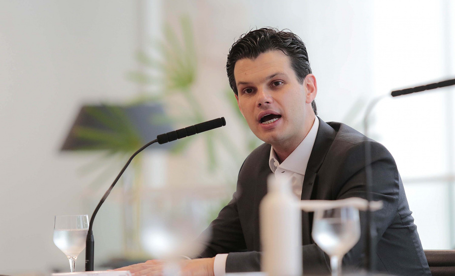 Curitiba -23-11-2020 - Governador do Paraná Carlos Massa Ratinho Junior e os Secretários Eduardo Bekin (investe Paraná), Claudio Stabile ( Sanepar) e Eduardo Slaviero Pimentel durante reunião com investidores de infraestrutura no Estado do Paraná - Foto: Jonathan Campos/ AEN