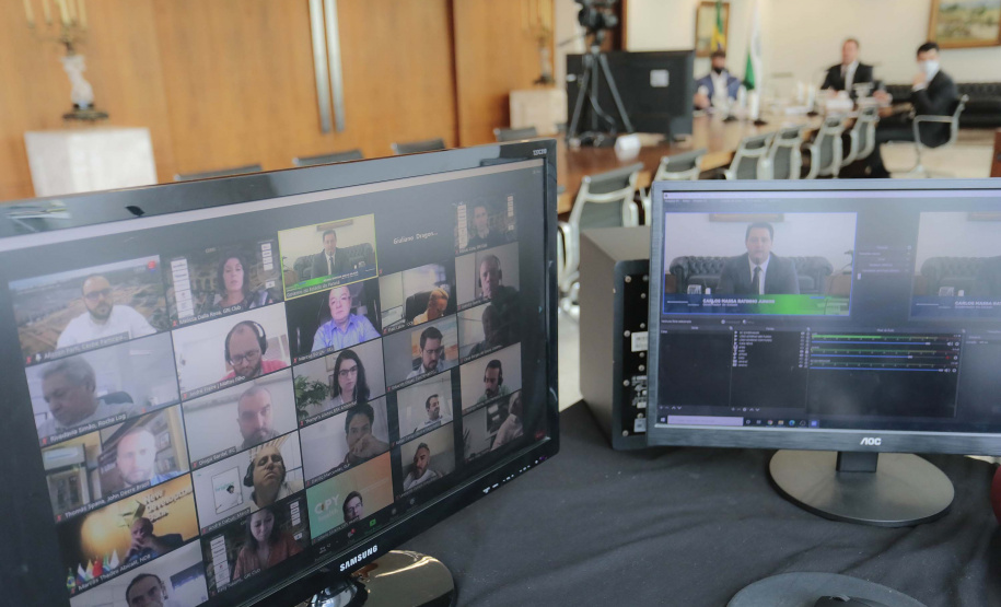 Curitiba -23-11-2020 - Governador do Paraná Carlos Massa Ratinho Junior e os Secretários Eduardo Bekin (investe Paraná), Claudio Stabile ( Sanepar) e Eduardo Slaviero Pimentel durante reunião com investidores de infraestrutura no Estado do Paraná - Foto: Jonathan Campos/ AEN
