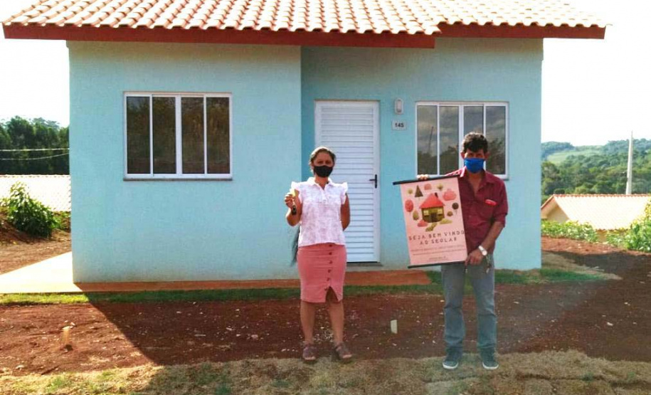 Quarenta famílias de Marmeleiro, município na região Sudoeste do Paraná, realizaram nesta quarta-feira (25) o sonho da casa própria. Elas foram beneficiadas por um projeto habitacional do Governo do Estado, feito em parceria com a prefeitura, com investimentos de aproximadamente R$ 2,6 milhões. Foto: Cohapar