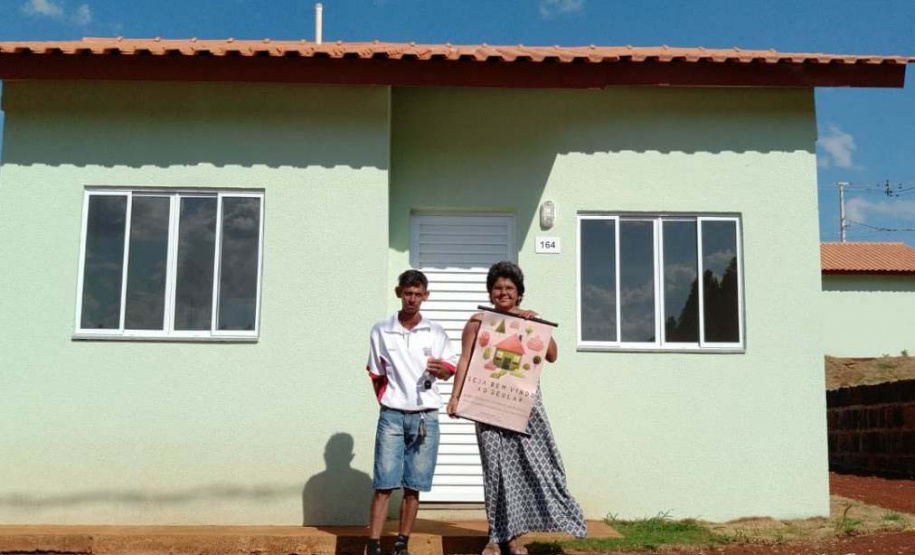 Quarenta famílias de Marmeleiro, município na região Sudoeste do Paraná, realizaram nesta quarta-feira (25) o sonho da casa própria. Elas foram beneficiadas por um projeto habitacional do Governo do Estado, feito em parceria com a prefeitura, com investimentos de aproximadamente R$ 2,6 milhões. Foto: Cohapar
