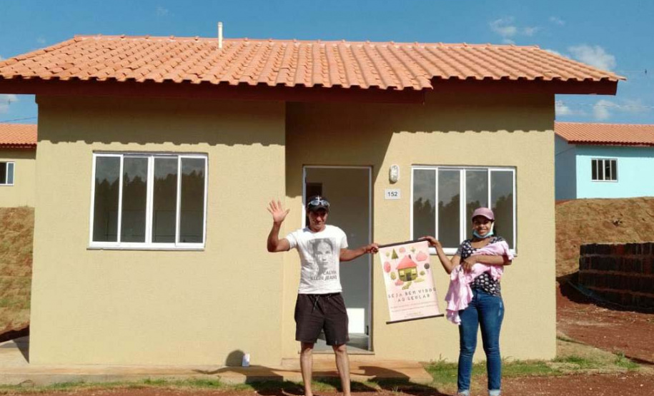 Quarenta famílias de Marmeleiro, município na região Sudoeste do Paraná, realizaram nesta quarta-feira (25) o sonho da casa própria. Elas foram beneficiadas por um projeto habitacional do Governo do Estado, feito em parceria com a prefeitura, com investimentos de aproximadamente R$ 2,6 milhões. Foto: Cohapar