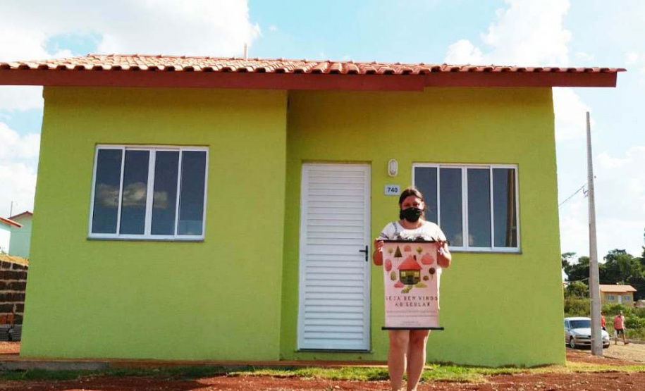 Quarenta famílias de Marmeleiro, município na região Sudoeste do Paraná, realizaram nesta quarta-feira (25) o sonho da casa própria. Elas foram beneficiadas por um projeto habitacional do Governo do Estado, feito em parceria com a prefeitura, com investimentos de aproximadamente R$ 2,6 milhões. Foto: Cohapar