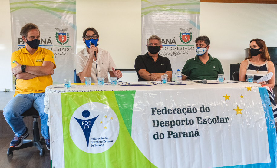 A Superintendência estadual do Esporte e a Federação do Desporto Escolar do Paraná assinaram nesta quarta-feira (25) um termo de cooperação que irá potencializar o esporte escolar do Estado.
Foto: Superintendência do Esporte