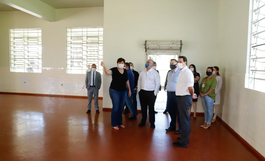 O governador Carlos Massa Ratinho Junior e o secretário de Estado da Saúde, Beto Preto, visitaram nesta quarta-feira (25) o Hospital de Dermatologia Sanitária do Paraná (HDSPR), em Piraquara.