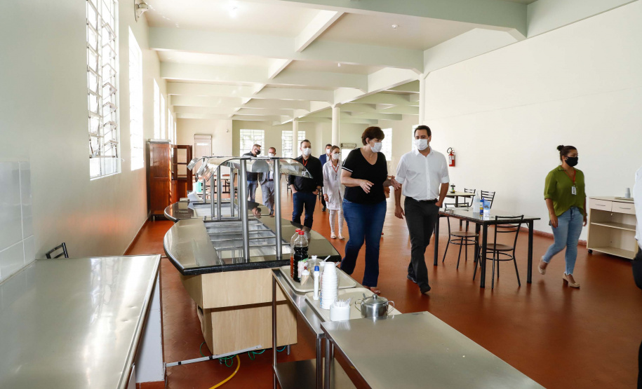 O governador Carlos Massa Ratinho Junior e o secretário de Estado da Saúde, Beto Preto, visitaram nesta quarta-feira (25) o Hospital de Dermatologia Sanitária do Paraná (HDSPR), em Piraquara.