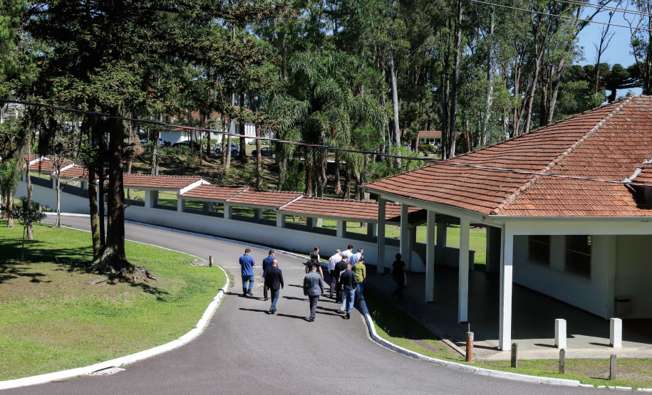 O governador Carlos Massa Ratinho Junior e o secretário de Estado da Saúde, Beto Preto, visitaram nesta quarta-feira (25) o Hospital de Dermatologia Sanitária do Paraná (HDSPR), em Piraquara.