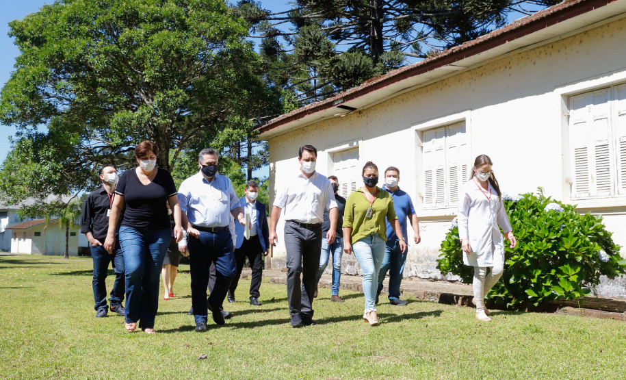 O governador Carlos Massa Ratinho Junior e o secretário de Estado da Saúde, Beto Preto, visitaram nesta quarta-feira (25) o Hospital de Dermatologia Sanitária do Paraná (HDSPR), em Piraquara.