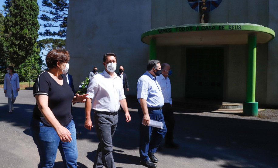 O governador Carlos Massa Ratinho Junior e o secretário de Estado da Saúde, Beto Preto, visitaram nesta quarta-feira (25) o Hospital de Dermatologia Sanitária do Paraná (HDSPR), em Piraquara.
