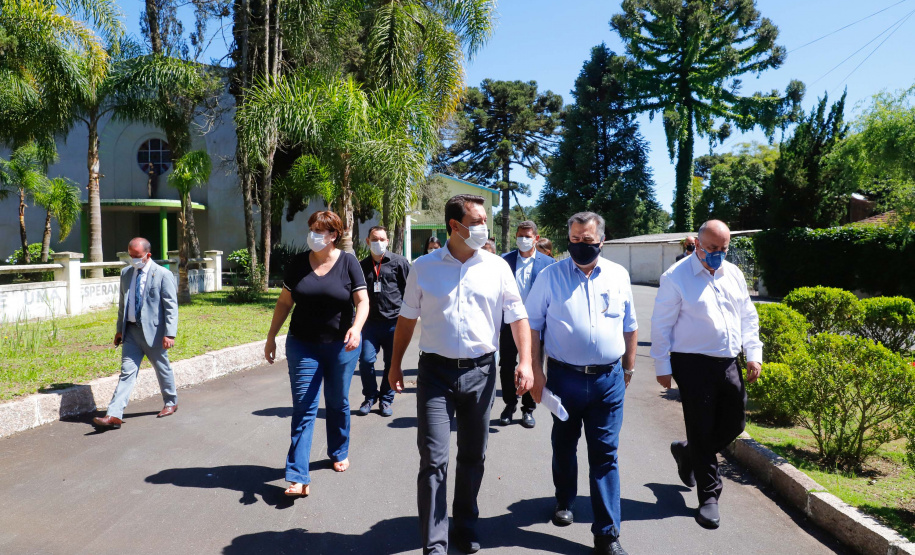 O governador Carlos Massa Ratinho Junior e o secretário de Estado da Saúde, Beto Preto, visitaram nesta quarta-feira (25) o Hospital de Dermatologia Sanitária do Paraná (HDSPR), em Piraquara.