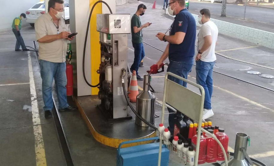 IPEM-PR, MPPR, ANP e Receita Estadual fiscalizaram postos de combustível em Arapongas e Apucarana. Foto:IPEM