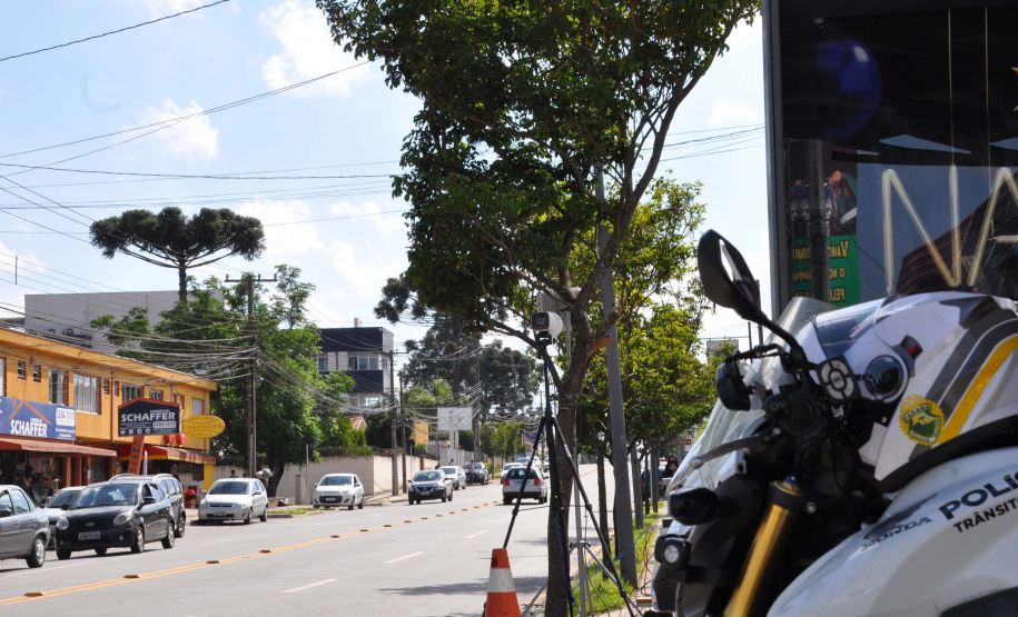 Talonário eletrônico desenvolvido pelo Detran já começa a ser usado pela Polícia Militar do Paraná. Foto:: Adilson Pieczykolan Santana/Detran