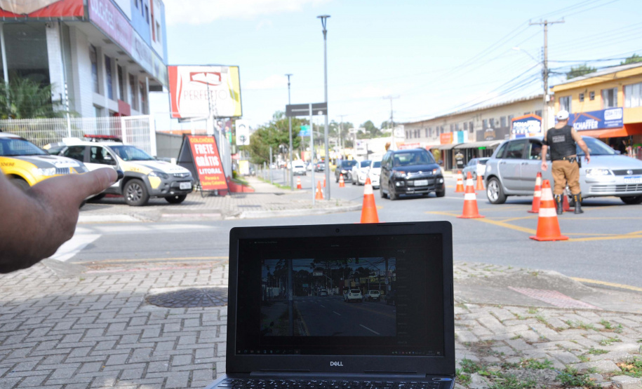 Talonário eletrônico desenvolvido pelo Detran já começa a ser usado pela Polícia Militar do Paraná. Foto:: Adilson Pieczykolan Santana/Detran
