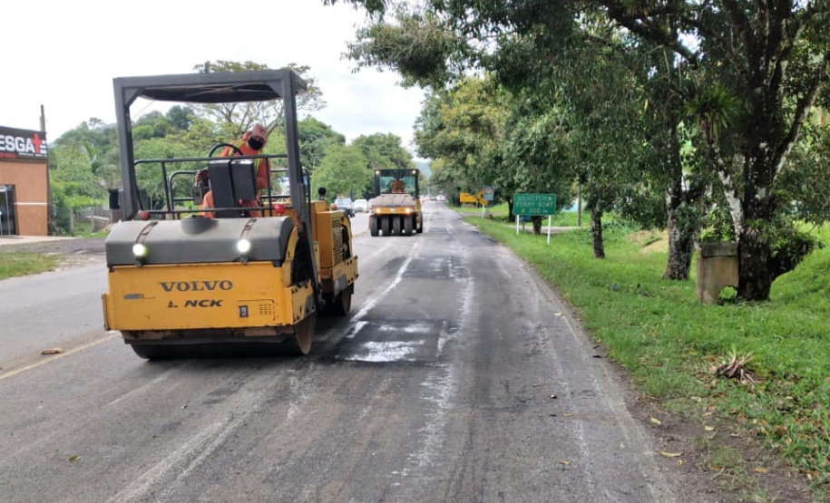 Serviços de microrrevestimento asfáltico em Matinhos devem afetar o trânsito durante os primeiros dias do mês de dezembro.
Foto: DER