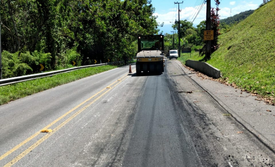 Serviços de microrrevestimento asfáltico em Matinhos devem afetar o trânsito durante os primeiros dias do mês de dezembro.
Foto: DER