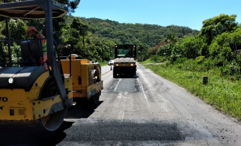 Serviços de microrrevestimento asfáltico em Matinhos devem afetar o trânsito durante os primeiros dias do mês de dezembro.
Foto: DER