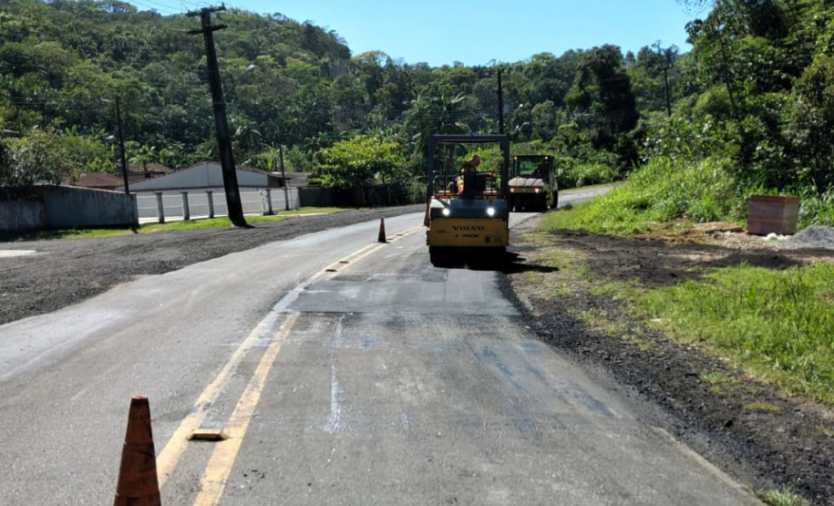 Serviços de microrrevestimento asfáltico em Matinhos devem afetar o trânsito durante os primeiros dias do mês de dezembro.
Foto: DER