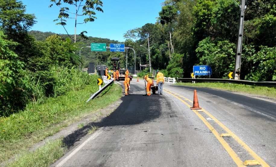 Serviços de microrrevestimento asfáltico em Matinhos devem afetar o trânsito durante os primeiros dias do mês de dezembro.
Foto: DER
