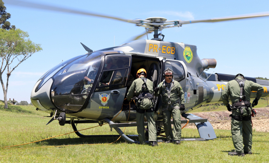 Atividades são promovidas regularmente para que os profissionais estejam prontos para dar suporte às equipes da PM e do Corpo de Bombeiros em operações, radiopatrulhamento aéreo, resgates e remoções aeromédicas.
Foto: SESP