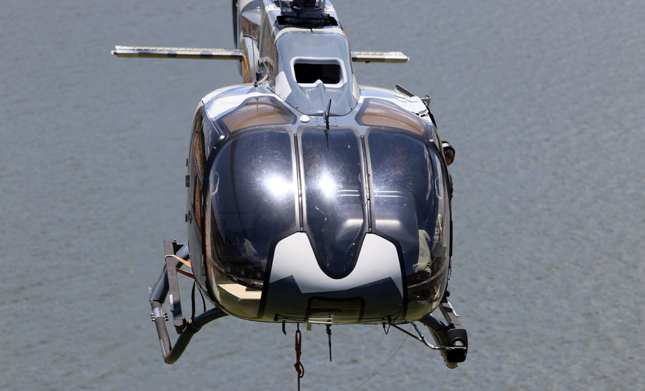 Atividades são promovidas regularmente para que os profissionais estejam prontos para dar suporte às equipes da PM e do Corpo de Bombeiros em operações, radiopatrulhamento aéreo, resgates e remoções aeromédicas.
Foto: SESP