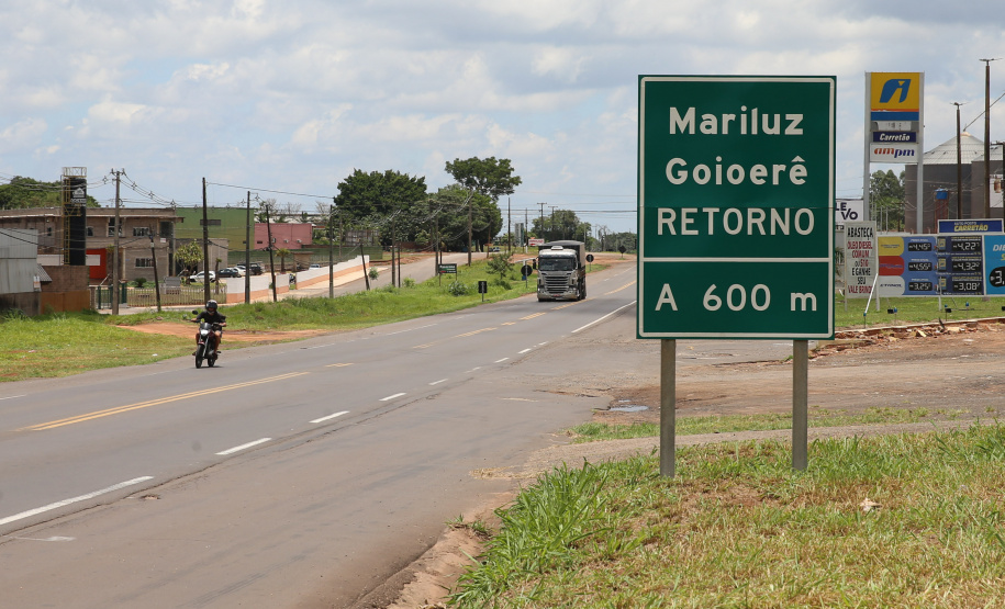Duplicacao Gauchao 323 Obra de duplicação da PR-323 no perímetro urbano de Umuarama. O trecho é de 4,4 quilômetros, e vai do trevo do ?Gauchão? até o acesso à Mariluz, no entroncamento com a PR-468. Também serão construídas vias marginais nos dois sentidos, além de duas intersecções em desnível. Na foto, Altevir Correia da Silva funcionario da Autoposto Gauchao.19/11/2020 - Foto: Geraldo Bubniak/AEN