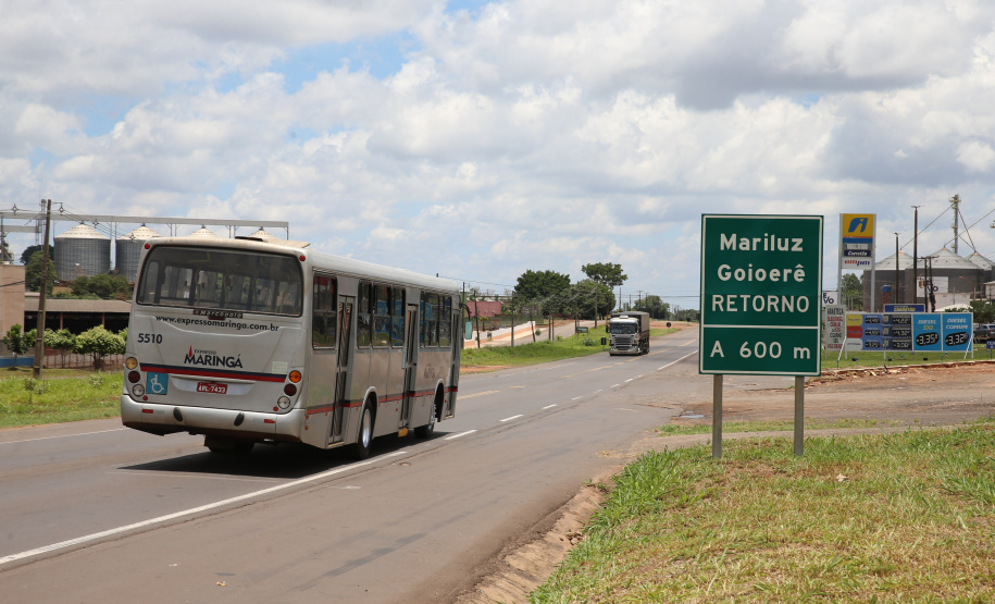 Duplicacao Gauchao 323 Obra de duplicação da PR-323 no perímetro urbano de Umuarama. O trecho é de 4,4 quilômetros, e vai do trevo do ?Gauchão? até o acesso à Mariluz, no entroncamento com a PR-468. Também serão construídas vias marginais nos dois sentidos, além de duas intersecções em desnível. Na foto, Altevir Correia da Silva funcionario da Autoposto Gauchao.19/11/2020 - Foto: Geraldo Bubniak/AEN