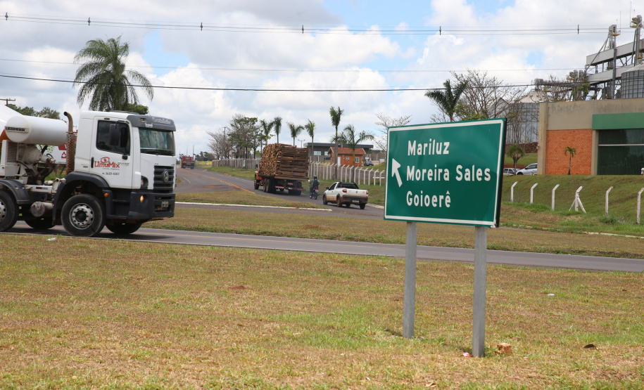 Duplicacao Gauchao 323 Obra de duplicação da PR-323 no perímetro urbano de Umuarama. O trecho é de 4,4 quilômetros, e vai do trevo do ?Gauchão? até o acesso à Mariluz, no entroncamento com a PR-468. Também serão construídas vias marginais nos dois sentidos, além de duas intersecções em desnível. Na foto, Altevir Correia da Silva funcionario da Autoposto Gauchao.19/11/2020 - Foto: Geraldo Bubniak/AEN
