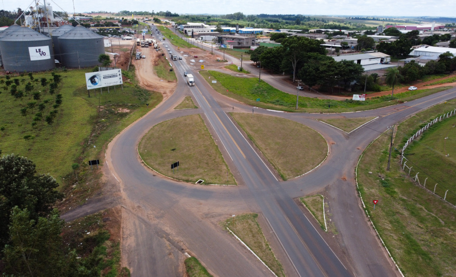 Duplicacao Gauchao 323 Obra de duplicação da PR-323 no perímetro urbano de Umuarama. O trecho é de 4,4 quilômetros, e vai do trevo do ?Gauchão? até o acesso à Mariluz, no entroncamento com a PR-468. Também serão construídas vias marginais nos dois sentidos, além de duas intersecções em desnível. Na foto, Altevir Correia da Silva funcionario da Autoposto Gauchao.19/11/2020 - Foto: Geraldo Bubniak/AEN
