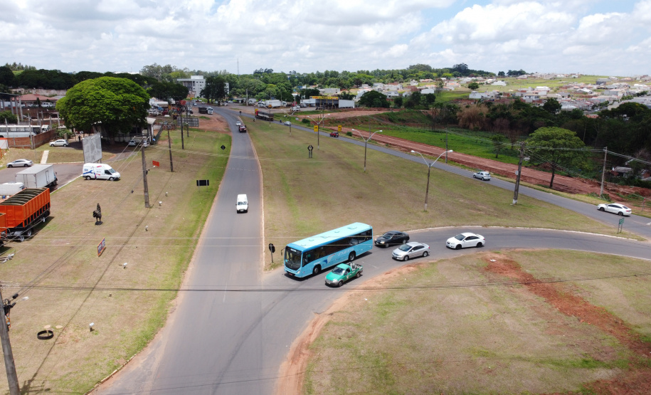 Duplicacao Gauchao 323 Obra de duplicação da PR-323 no perímetro urbano de Umuarama. O trecho é de 4,4 quilômetros, e vai do trevo do ?Gauchão? até o acesso à Mariluz, no entroncamento com a PR-468. Também serão construídas vias marginais nos dois sentidos, além de duas intersecções em desnível. Na foto, Altevir Correia da Silva funcionario da Autoposto Gauchao.19/11/2020 - Foto: Geraldo Bubniak/AEN