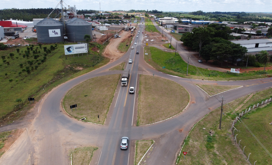 Duplicacao Gauchao 323 Obra de duplicação da PR-323 no perímetro urbano de Umuarama. O trecho é de 4,4 quilômetros, e vai do trevo do ?Gauchão? até o acesso à Mariluz, no entroncamento com a PR-468. Também serão construídas vias marginais nos dois sentidos, além de duas intersecções em desnível. Na foto, Altevir Correia da Silva funcionario da Autoposto Gauchao.19/11/2020 - Foto: Geraldo Bubniak/AEN