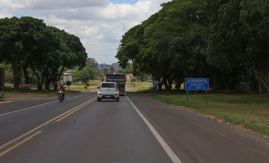 Duplicacao Gauchao 323 Obra de duplicação da PR-323 no perímetro urbano de Umuarama. O trecho é de 4,4 quilômetros, e vai do trevo do ?Gauchão? até o acesso à Mariluz, no entroncamento com a PR-468. Também serão construídas vias marginais nos dois sentidos, além de duas intersecções em desnível. Na foto, Altevir Correia da Silva funcionario da Autoposto Gauchao.19/11/2020 - Foto: Geraldo Bubniak/AEN