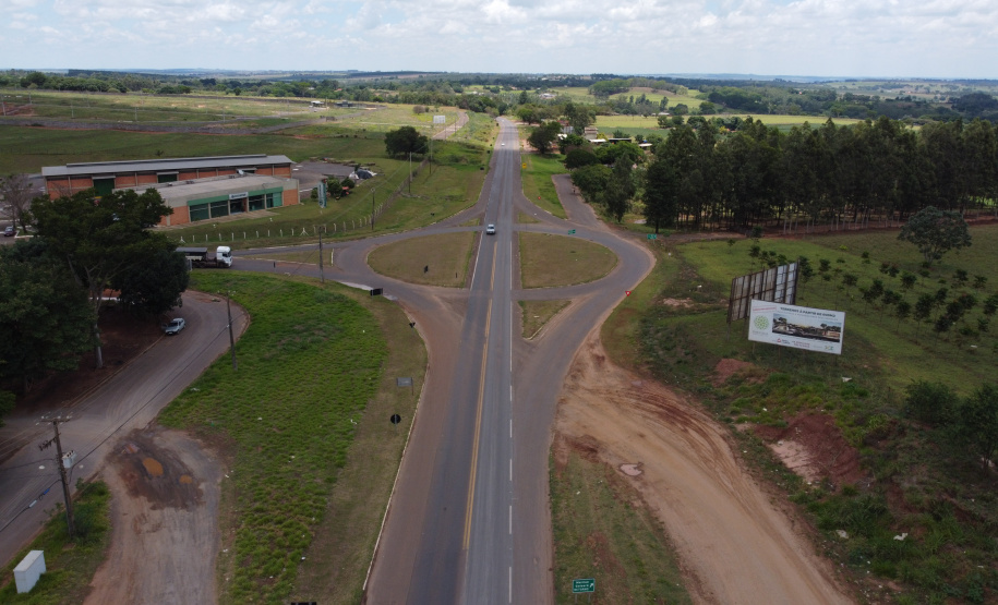 Duplicacao Gauchao 323 Obra de duplicação da PR-323 no perímetro urbano de Umuarama. O trecho é de 4,4 quilômetros, e vai do trevo do ?Gauchão? até o acesso à Mariluz, no entroncamento com a PR-468. Também serão construídas vias marginais nos dois sentidos, além de duas intersecções em desnível. Na foto, Altevir Correia da Silva funcionario da Autoposto Gauchao.19/11/2020 - Foto: Geraldo Bubniak/AEN