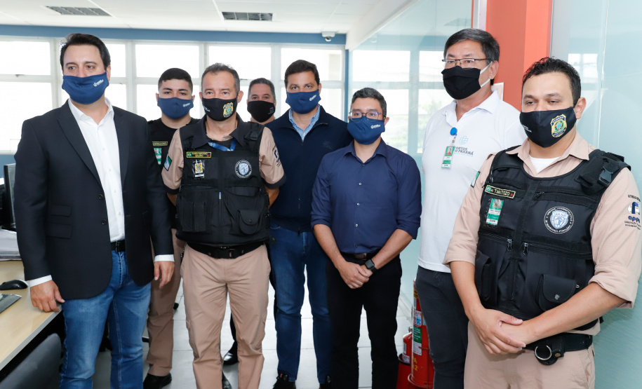 Os portos do Paraná colecionaram mais uma expressiva marca. Paranaguá e Antonina alcançaram nesta segunda-feira (30) o recorde de 53,382 milhões de toneladas de cargas movimentadas. O volume é o maior da história. O governador Carlos Massa Ratinho Junior participou em Paranaguá da contagem regressiva que consolidou o marco inédito e que foi comemorado com os trabalhadores portuários.