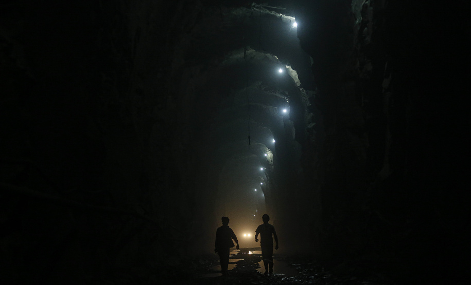 Francisco Beltrão -18-11-2020 - Obras do Túnel que terá 1.200 metros de extensão e vai levar todo o excesso de água do rio Urutago, que passa dentro do Parque de Exposições Jayme Canet Júnior, até o rio Marrecas - Foto: Jonathan Campos/ AEN