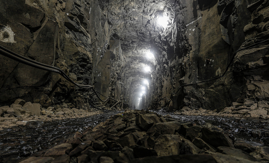 Francisco Beltrão -18-11-2020 - Obras do Túnel que terá 1.200 metros de extensão e vai levar todo o excesso de água do rio Urutago, que passa dentro do Parque de Exposições Jayme Canet Júnior, até o rio Marrecas - Foto: Jonathan Campos/ AEN