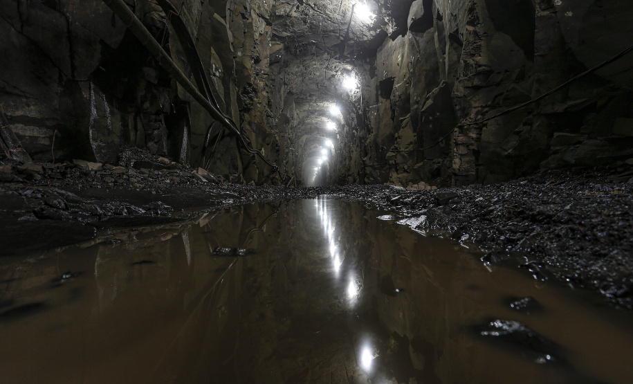 Francisco Beltrão -18-11-2020 - Obras do Túnel que terá 1.200 metros de extensão e vai levar todo o excesso de água do rio Urutago, que passa dentro do Parque de Exposições Jayme Canet Júnior, até o rio Marrecas - Foto: Jonathan Campos/ AEN