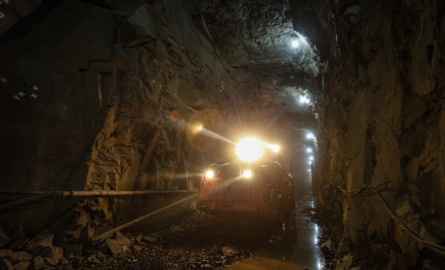 Francisco Beltrão -18-11-2020 - Obras do Túnel que terá 1.200 metros de extensão e vai levar todo o excesso de água do rio Urutago, que passa dentro do Parque de Exposições Jayme Canet Júnior, até o rio Marrecas - Foto: Jonathan Campos/ AEN