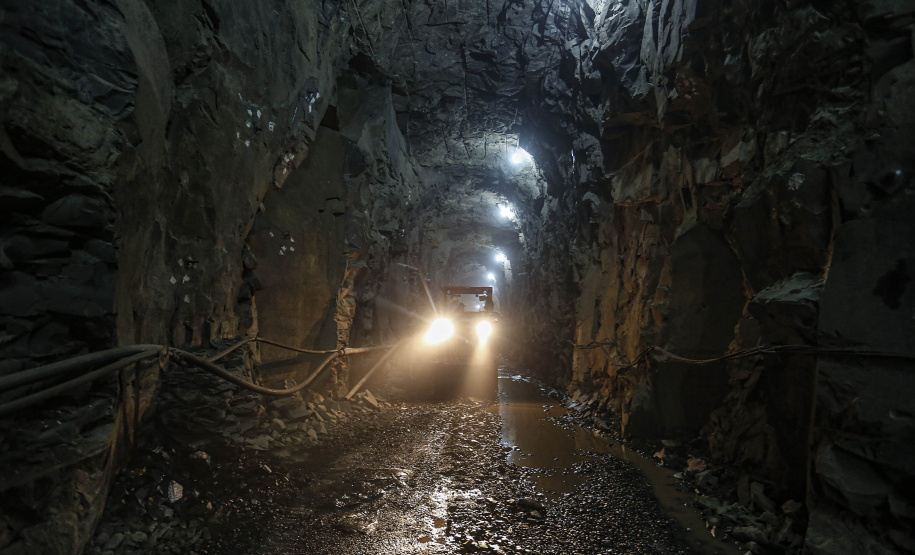 Francisco Beltrão -18-11-2020 - Obras do Túnel que terá 1.200 metros de extensão e vai levar todo o excesso de água do rio Urutago, que passa dentro do Parque de Exposições Jayme Canet Júnior, até o rio Marrecas - Foto: Jonathan Campos/ AEN