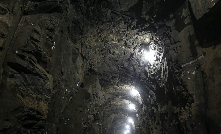 Francisco Beltrão -18-11-2020 - Obras do Túnel que terá 1.200 metros de extensão e vai levar todo o excesso de água do rio Urutago, que passa dentro do Parque de Exposições Jayme Canet Júnior, até o rio Marrecas - Foto: Jonathan Campos/ AEN