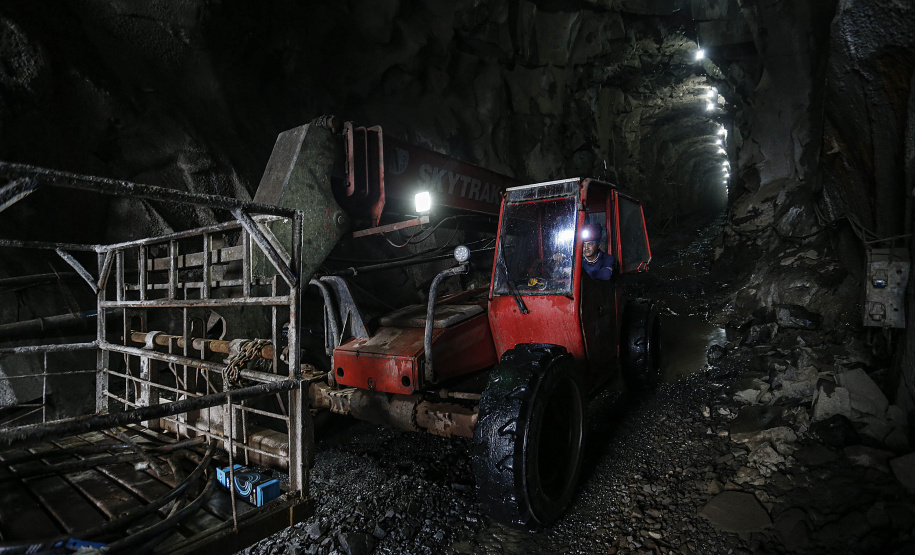 Francisco Beltrão -18-11-2020 - Obras do Túnel que terá 1.200 metros de extensão e vai levar todo o excesso de água do rio Urutago, que passa dentro do Parque de Exposições Jayme Canet Júnior, até o rio Marrecas - Foto: Jonathan Campos/ AEN