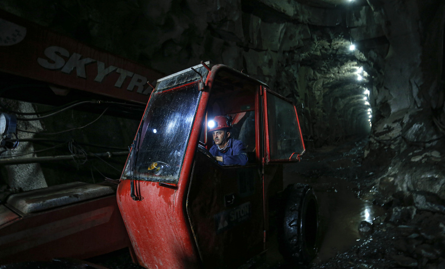 Francisco Beltrão -18-11-2020 - Obras do Túnel que terá 1.200 metros de extensão e vai levar todo o excesso de água do rio Urutago, que passa dentro do Parque de Exposições Jayme Canet Júnior, até o rio Marrecas - Foto: Jonathan Campos/ AEN